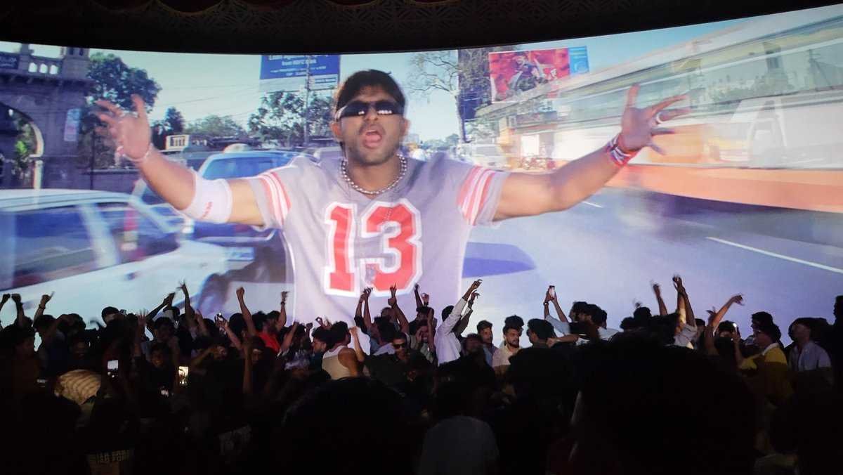 AAisABrand's tweet photo. #Happy4K on Day 3, Sunday till 9 PM - Tracked

• Shows  : 230
• Admits : 16,080
• Gross : 24.60 Lakhs 🔥

Phenomenal 🔥🔥🔥

@alluarjun #MalluArjun #Happy4KReRelease #RAAKA https://t.co/ZGsg7iKJku