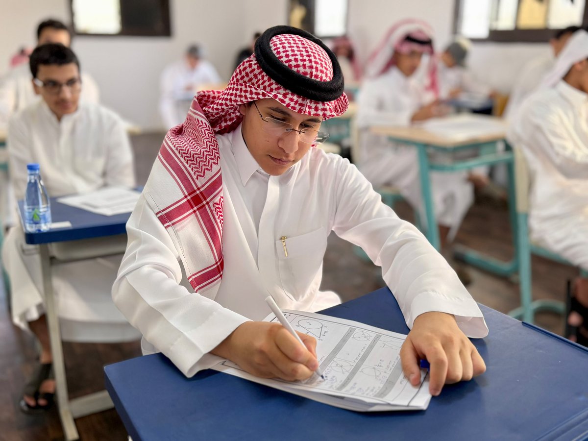 almanaahil's tweet photo. جانب من انطلاق الاختبارات النهائية بثانوية #مدارس_المناهل_الأهلية  للعام الدراسي 1447هـ، وسط أجواء منظمة وبيئة تعليمية محفزة. مع دعواتنا لجميع الطلاب بالتوفيق والنجاح. 🌟📚✍ https://t.co/C7AqSHwVGk