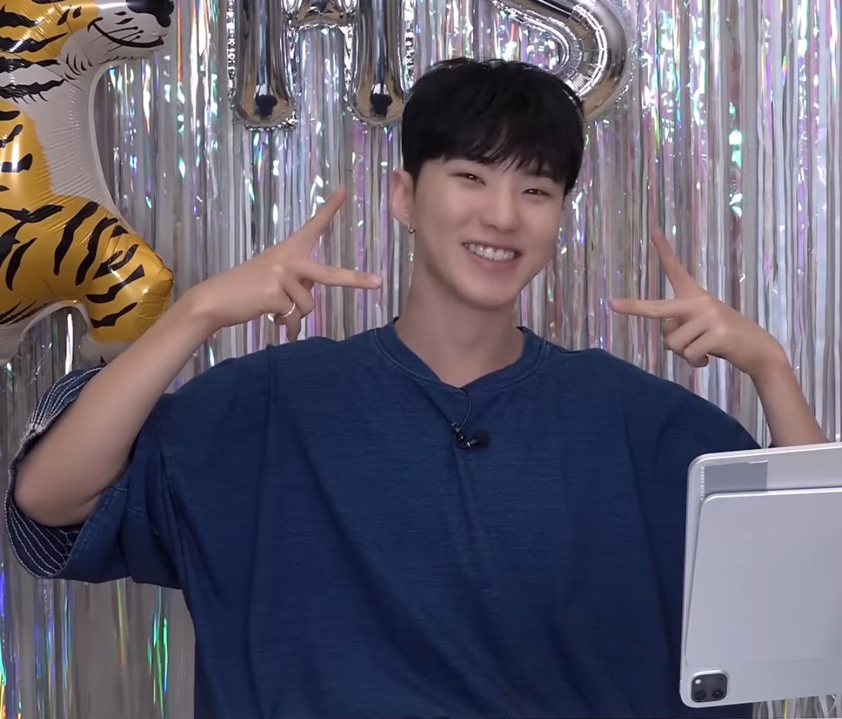 wonubliss's tweet photo. thank you and happy birthday, hoshi! 🐯📸 https://t.co/V2wtoM3pI1