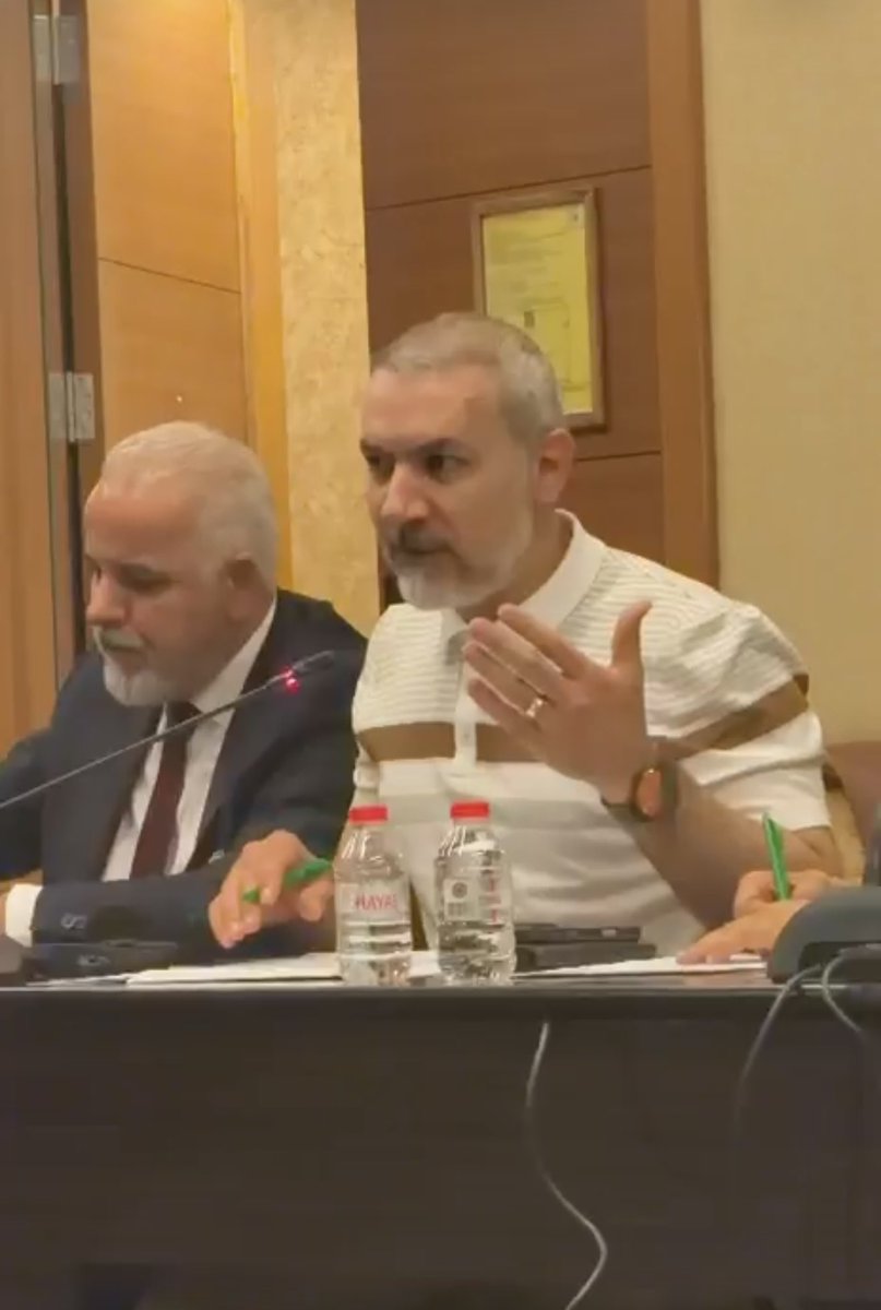 kdrkrclk's tweet photo. DPI (Demokratik Gelişim Enstitüsü) nün İstanbul”da düzenlediği “Barışı İnşada Yeni Bir Aşama: Komisyon Raporu Işığında Silahsızlanma, Terhis Yeniden Entegrasyon (DDR) ve Yasal Çerçeve” konulu çalıştaya katılım sağladık.

DDR sürecine ilişkin olarak teknik ihtiyaç ve desteğin ne kadar elzem olduğu konusu, uzman kişilerin sunumuyla tespit edildi. 

Diğer uluslardaki çatışma çözüm süreçlerinde;  Barış Anlaşmalarının içeriği ve çerçevesinin belirgin oluşunun sürecin sağlıklı ilerlemesine olan katkısı sunulan örneklerle tartışıldı.

Türkiye’de yürütülen süreçte riskli ve güçlü yönler tespit edilmeye çalışıldı. 

Umarız Türkiye’de yürütülen süreçte sivil toplum örgütleri ile konusunda uzman kişi ve kurumlardan destek alınması hususu gündeme gelir artık.