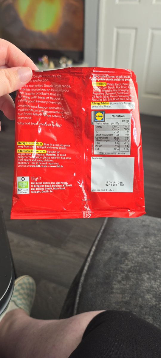CaptureLos43409's tweet photo. @LidlGB was enjoying these until I noticed this black/brown stuff in the packet. Please see attached the product and batch code. https://t.co/7dFqRiZlhF