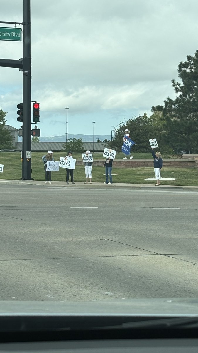 Rush21479's tweet photo. @ChesterDrwrs @jeffhunt As seen at University &amp; HRP this morning https://t.co/Nk23lI7327