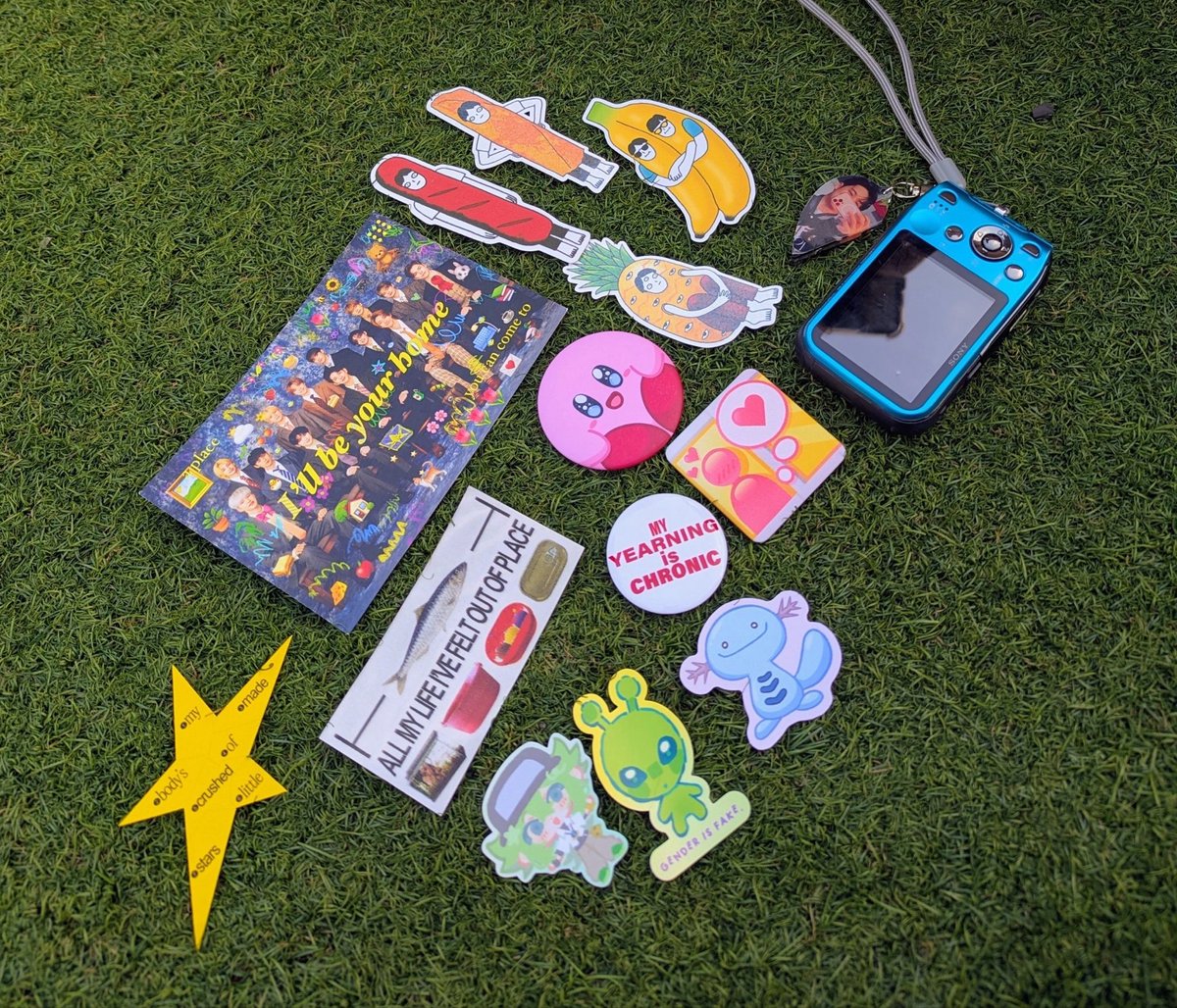 ynz_created's tweet photo. our litol komiket pride haul~

i guess first komiket na nasunod yung budget lolololol https://t.co/wN8waIdVo9