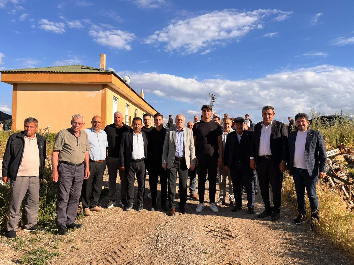 semsibayraktar's tweet photo. Ankara Kahramankazan Ziraat Odası Başkanı Ahmet Öztürk’e ait hayvancılık işletmesini ziyaret ettik.
Ziyaretimiz kapsamında işletmede yürütülen hayvancılık faaliyetlerini yerinde inceleyerek sektörün mevcut durumu, üreticilerimizin karşılaştığı sorunlar ve talepleri üzerine değerlendirmelerde bulunduk.