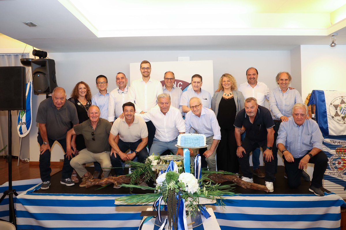 RCDEspanyol's tweet photo. 60 penyes representades i prop de 400 penyistes ens han acompanyat avui en un fantàstic dia a la Garrotxa. Visca l’Espanyol! 🤍💙 https://t.co/2YtebURino