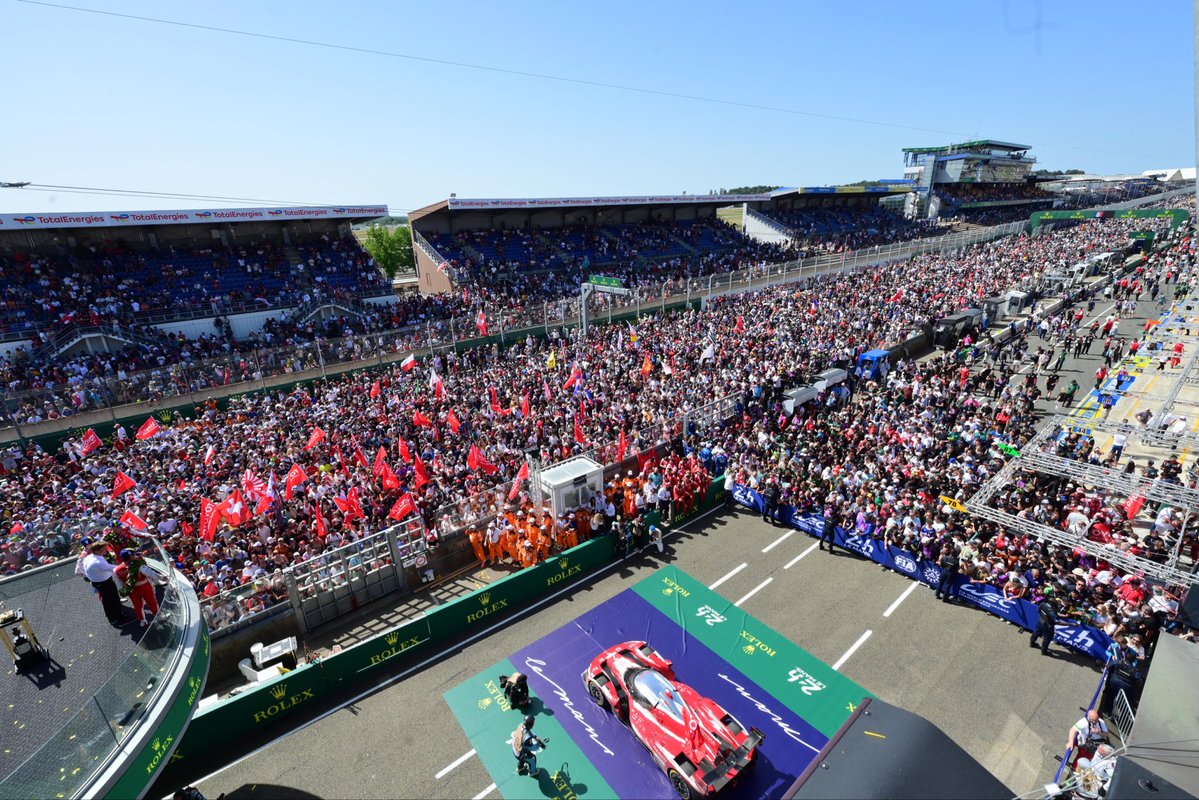 SLeFoll's tweet photo. Une édition magique @24hoursoflemans Le Mans une ville connue du monde entier qui rayonne pour le plaisir de tous. 
Of course this is Le Mans https://t.co/EKU1iWEQsJ