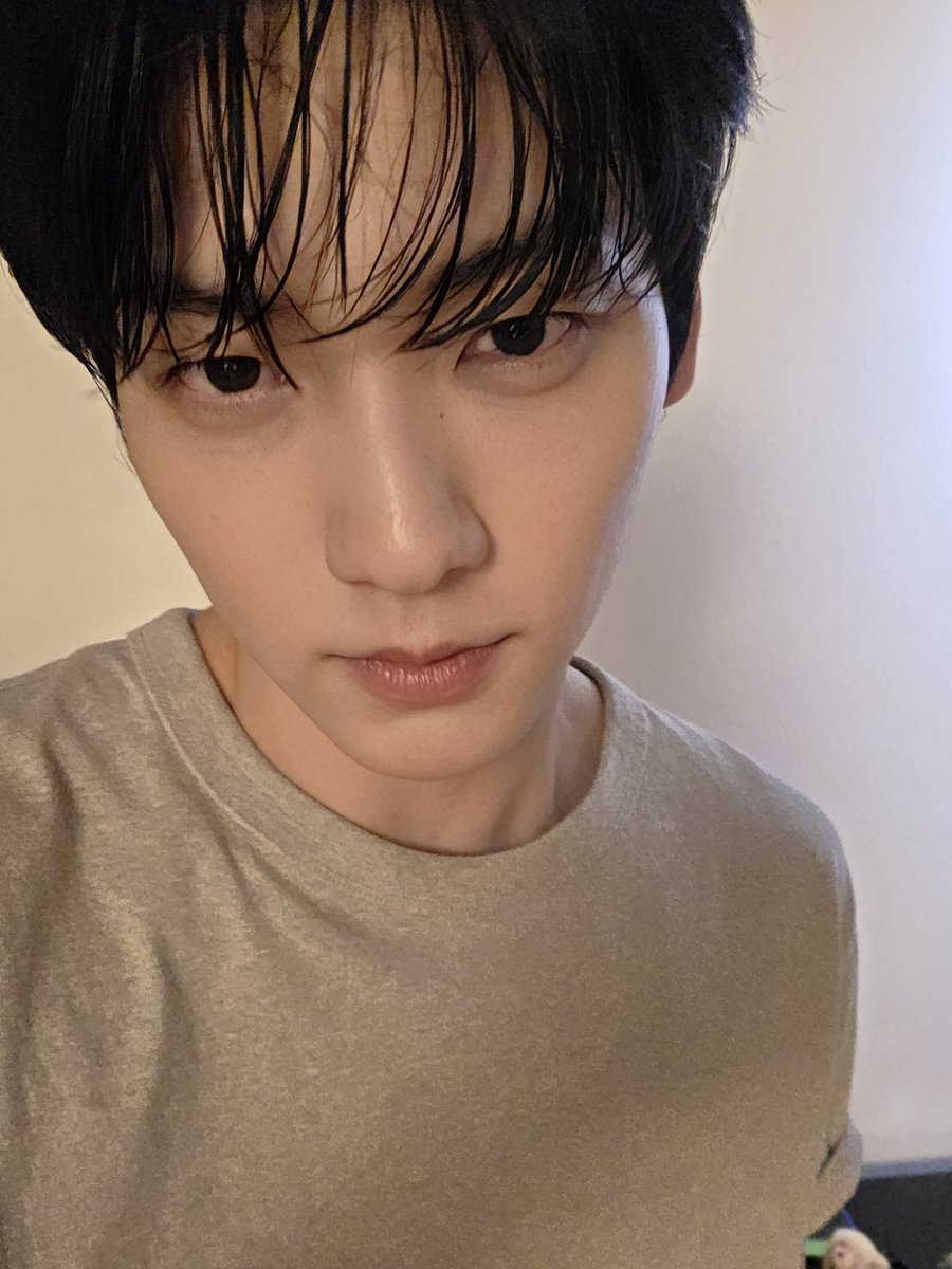 S00IBINCENTRE's tweet photo. i want to kiss his moles #kinda https://t.co/Kqwu5ZSVFJ