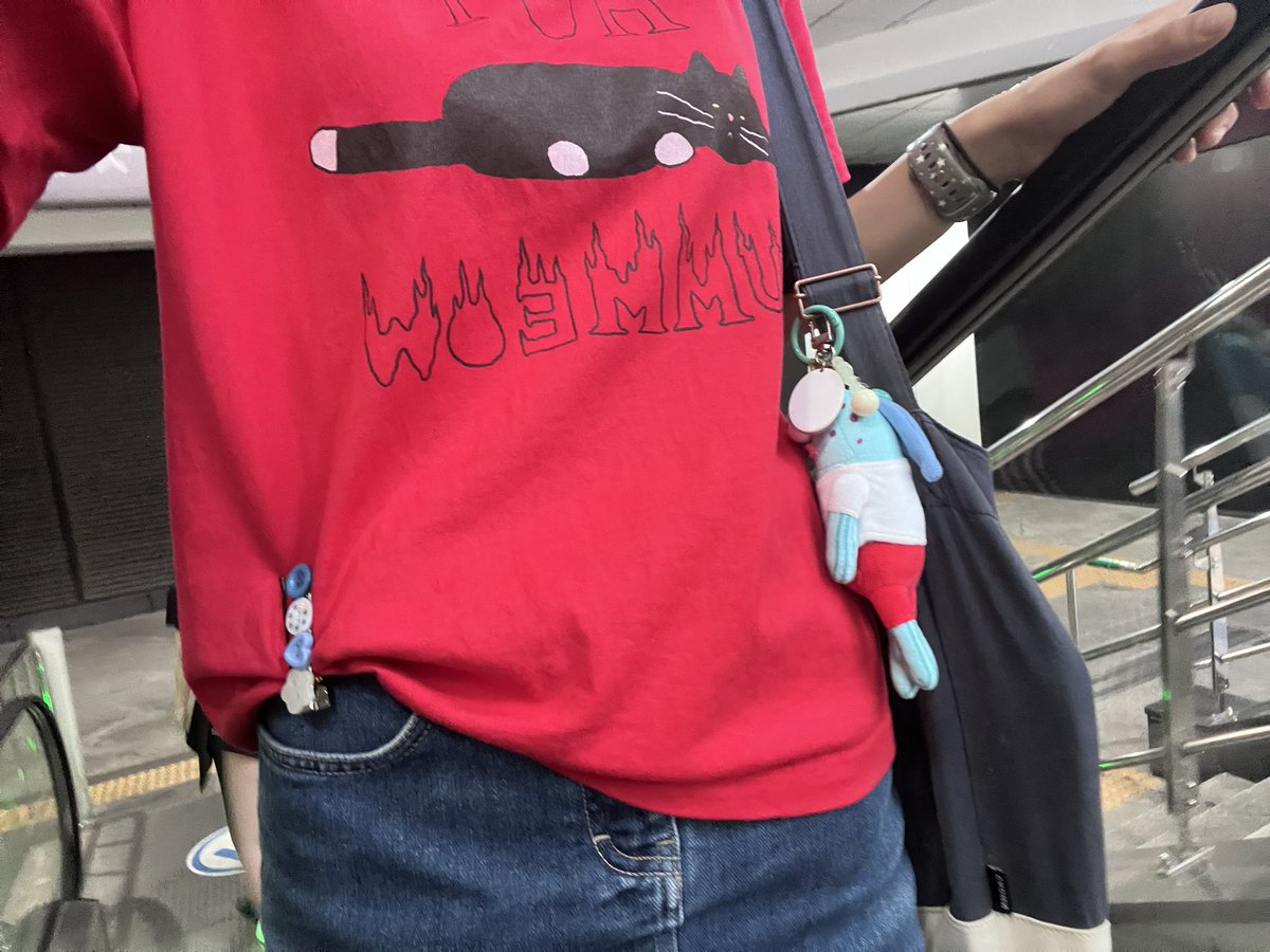 Oh_re0's tweet photo. 금욜에 초카와이 핫써먀 입고 나갔는데 얼덜결에 월드컵 ootd 맞춘사람됨
카공하러갔더니 사장님이 월드컵 응원하고왔냐고 물어보심ㅜㅋㅋㅋ https://t.co/E05OzpQLPN