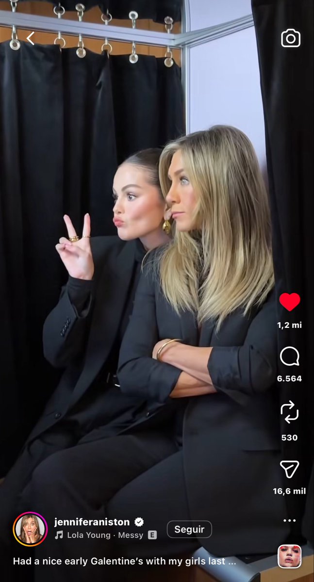 shortngmz's tweet photo. selena não precisa disso, já que a própria Jennifer postou foto e vídeo com ela no feed. diferente dessa sub fracassada que você é fã, a selena não precisa se humilhar pra ter atenção de ninguém https://t.co/EXqvXjjdXt