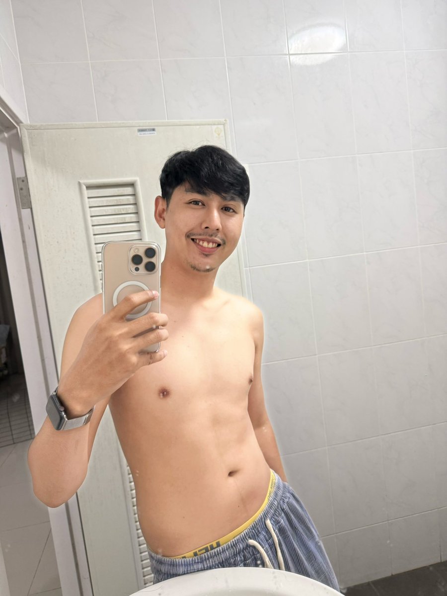 Tom_444_Y's tweet photo. ทำไรดี🫣 ช่วยหน่อยครับ💦 https://t.co/BQjwzMBx8p