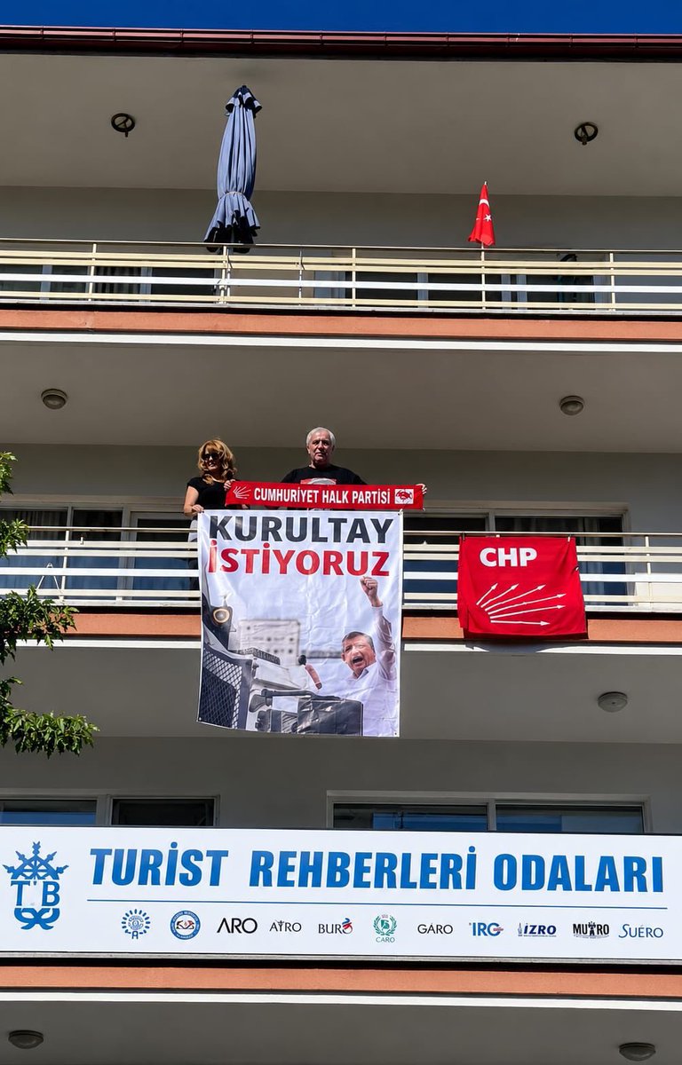 rradarchp's tweet photo. Ankara halkı, balkonlarına “Kurultay İstiyoruz” pankartları astı. https://t.co/zD9WRVJfHg