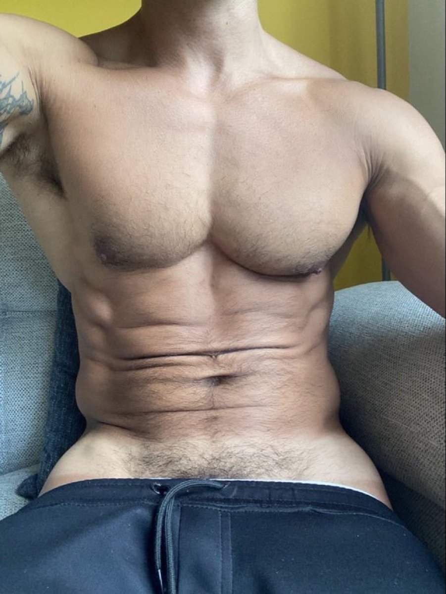 baseforyou3's tweet photo. Do you find this body type attractive? https://t.co/KKplRRAYeP