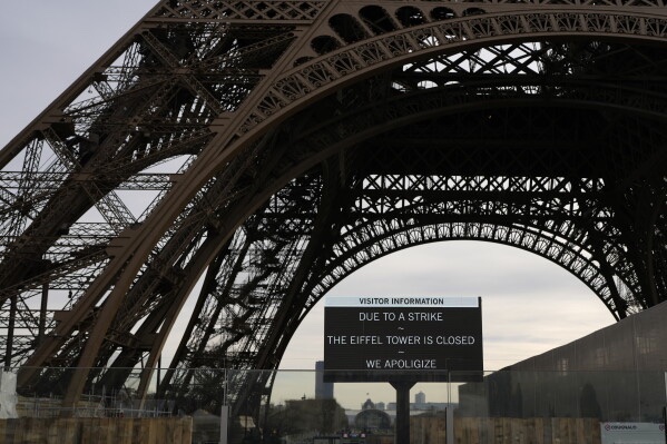 _Vaelys's tweet photo. @simscircuit « Paris fermé » haha (Closed Paris) https://t.co/2v68epyBRj