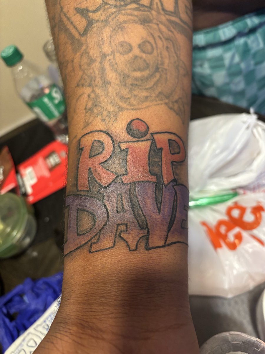 throwinpaper2's tweet photo. Doing tattoos today https://t.co/JORNvjHNDk