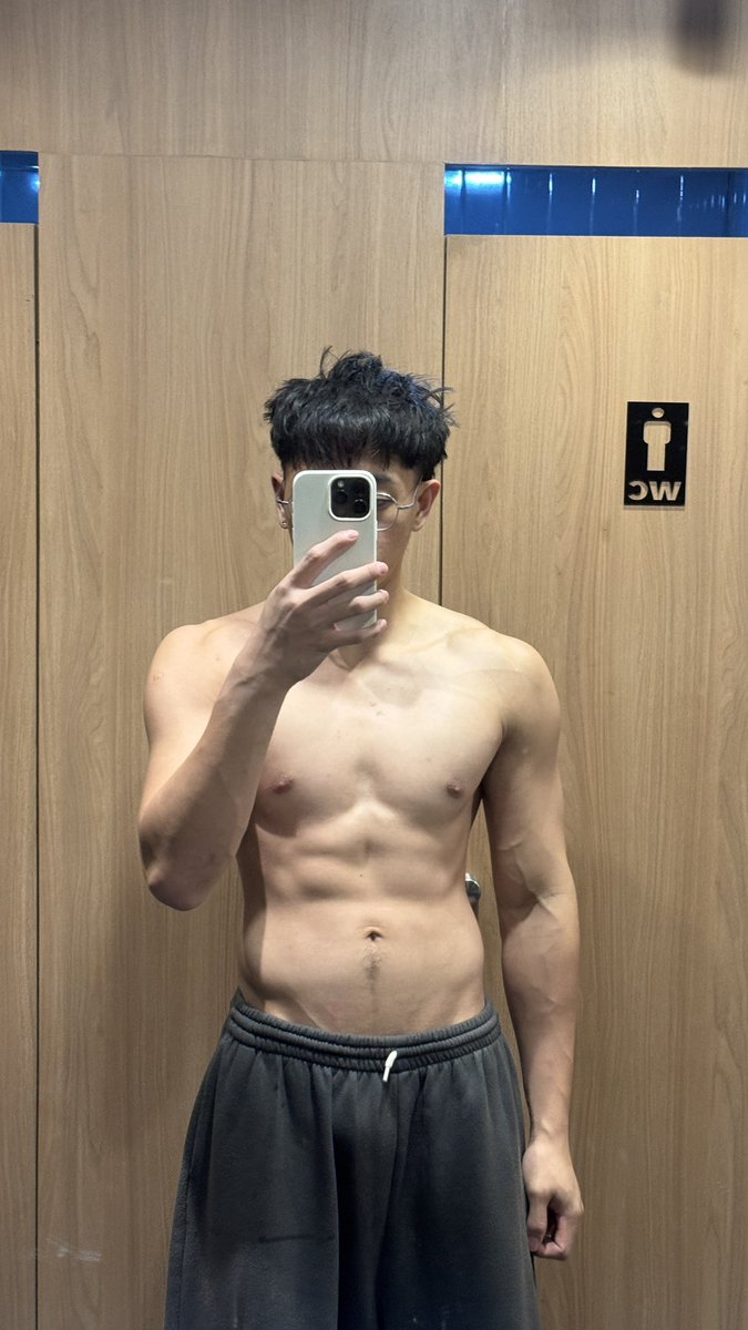 heaheadhoncho's tweet photo. body getting a bit leaner yeayyy https://t.co/7YQDfFPAQJ