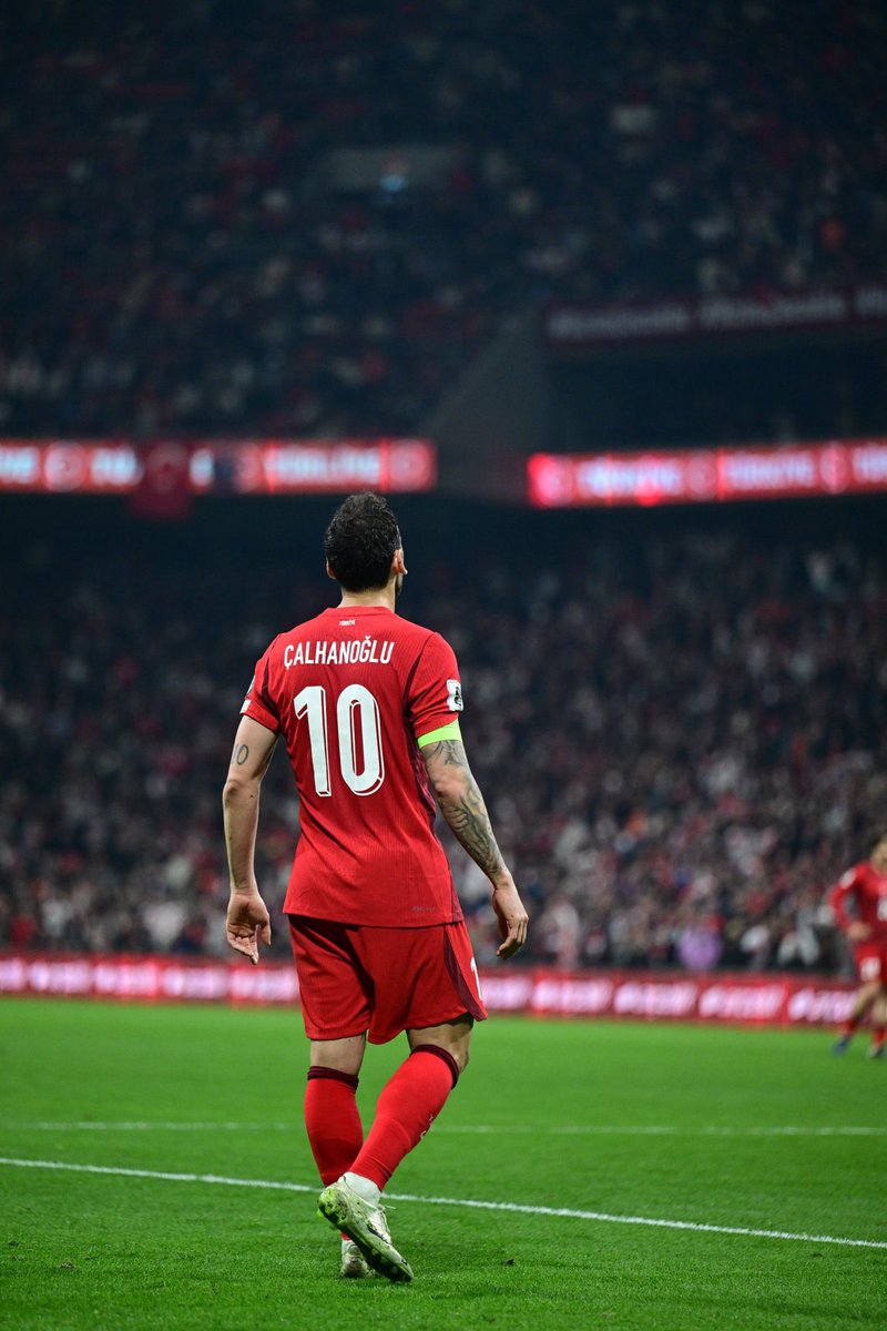 FootyleaksTR's tweet photo. Avustralyalı Gazeteci: "Türkiye’nin daha yetenekli olduğunu ve maçı domine edeceğini söylemiştiniz."

Hakan Çalhanoğlu: "Domine etmedik mi?" https://t.co/OpYrkvl16c