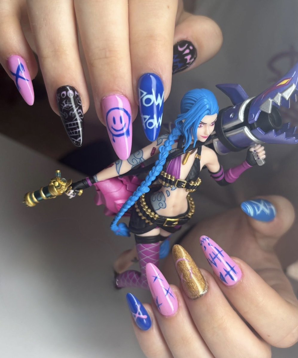 BarbaraM9079's tweet photo. I miss when my nails were like this💙 https://t.co/YaOcs4oeQx
