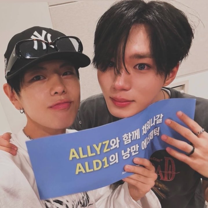 junseompreg's tweet photo. forever wei’s leader and maknae 🩷 https://t.co/Ycq4agDeNc