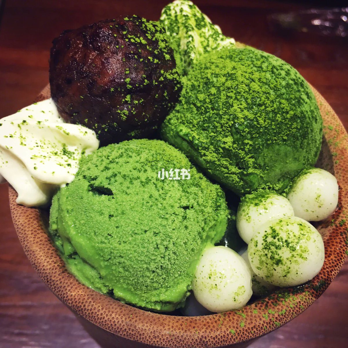 verocarmona1's tweet photo. Just grabbed these super crispy matcha rice crackers! Sharing the crunch with my snack crew  #SnackShare #MatchaLovers https://t.co/A6UOXXrEop