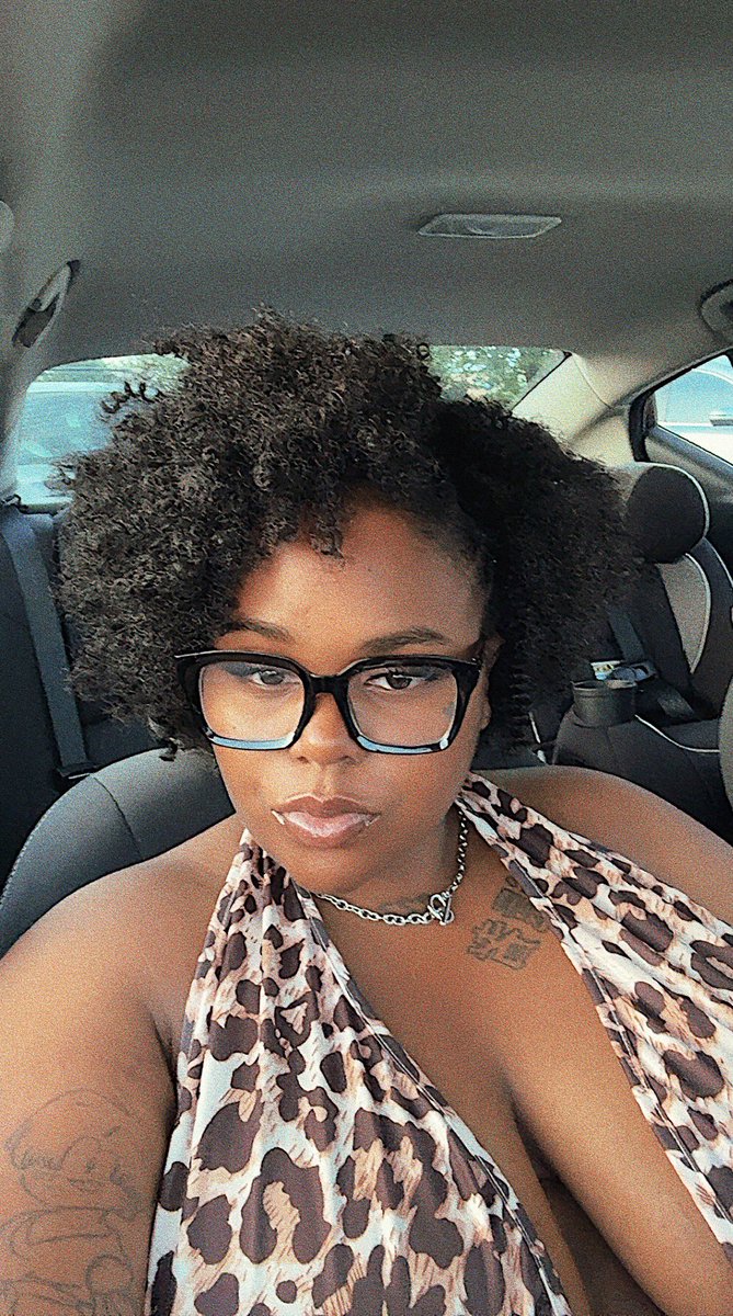 vicdoesntexist's tweet photo. Proof of life 🌻 https://t.co/Q4mA0KfKJ2