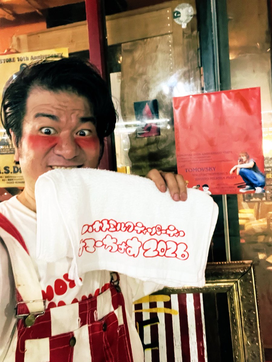 hayatomilktea's tweet photo. どーん！！スーパー余韻… 本日は、小倉YESケバブれすとらんにお越しの皆様あちゃました！
持っていった(＆輸送した)新発売の「サマーちょす2026タオル」完売しましたー🙌
トモさん、TOILETの皆様、ケバブスタッフ、お客様！！あちゃましたー！！！

サインもいっぱい書かせていただきました🐈 https://t.co/YwPo4K9WIE