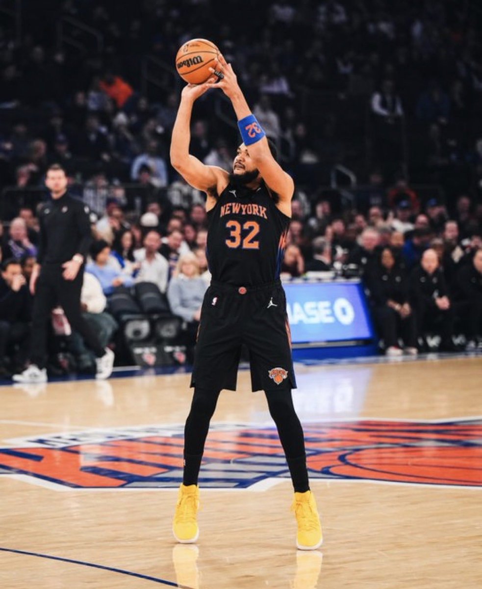 gomezant's tweet photo. Celebramos con gran entusiasmo el triunfo de nuestro campeón en la #NBA con los #Knicks @KarlTowns quien siempre honra sus raíces dominicanas. Un gran ejemplo de que nuestra identidad prevalece como herencia no importa donde nos toque nacer o vivir. Karl Anthony Towns Cruz es orgullo nacional!! 🙌🏾🇩🇴🏀

#OrgulloNacional🇩🇴
#KarlTowns 
#SoyDominicano