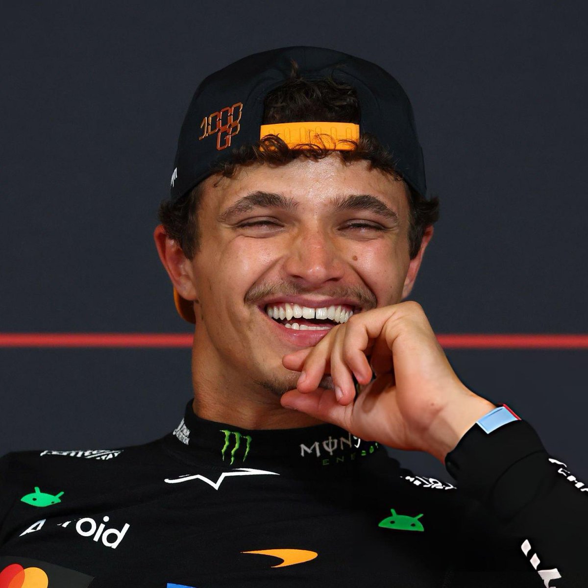 P1N0RRIS's tweet photo. he's so smiley :) https://t.co/2EynyCvS89