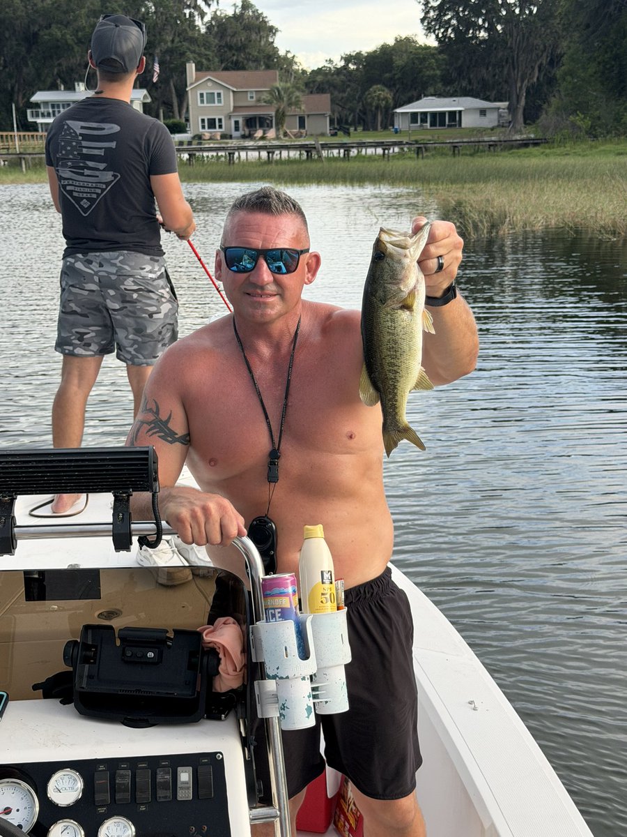 BjMaynard's tweet photo. #BassFishing #LakeWeir https://t.co/gbKjdid98Z