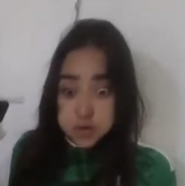 KarmenMarcela's tweet photo. A las personas alteradas de la realidad que dicen que es muy woke que hagamos perder trabajos por nuestra indignación, no entienden que el "humor" o la "ocurrencia" tiene un límite cuando se pasa del chiste a la verdadera incomodidad y ningún disculpa vale porque "no se dieron cuenta o se mal interpretó", las acciones siempre traen consecuencias, más si te vuelves viral.