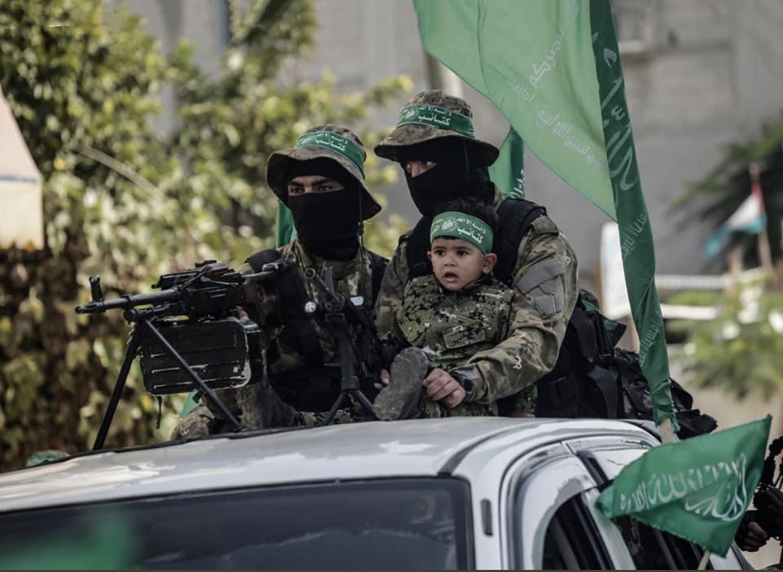 BnsMichael's tweet photo. @ManonAubryFr Pourquoi ces harpies oublient elles de mentionner que les enfants sont systématiquement utilisés comme chair à canon par les organisations terroristes qu'elles chérissent tant ? https://t.co/VPU8v7sf5M