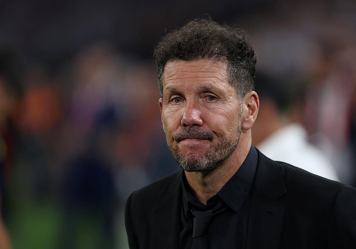 Imperiatletico's tweet photo. Lo de éste mercado del @Atleti que coño esta siendo?!?!
No estamos fichando a absolutamente NADIE

NADIE QUIERE VENIR

Haz algo, ostia, @Simeone!!!! Que te están jodiendo, que están destruyendo el club desde dentro!!!!!! https://t.co/GF94Bl93Vo