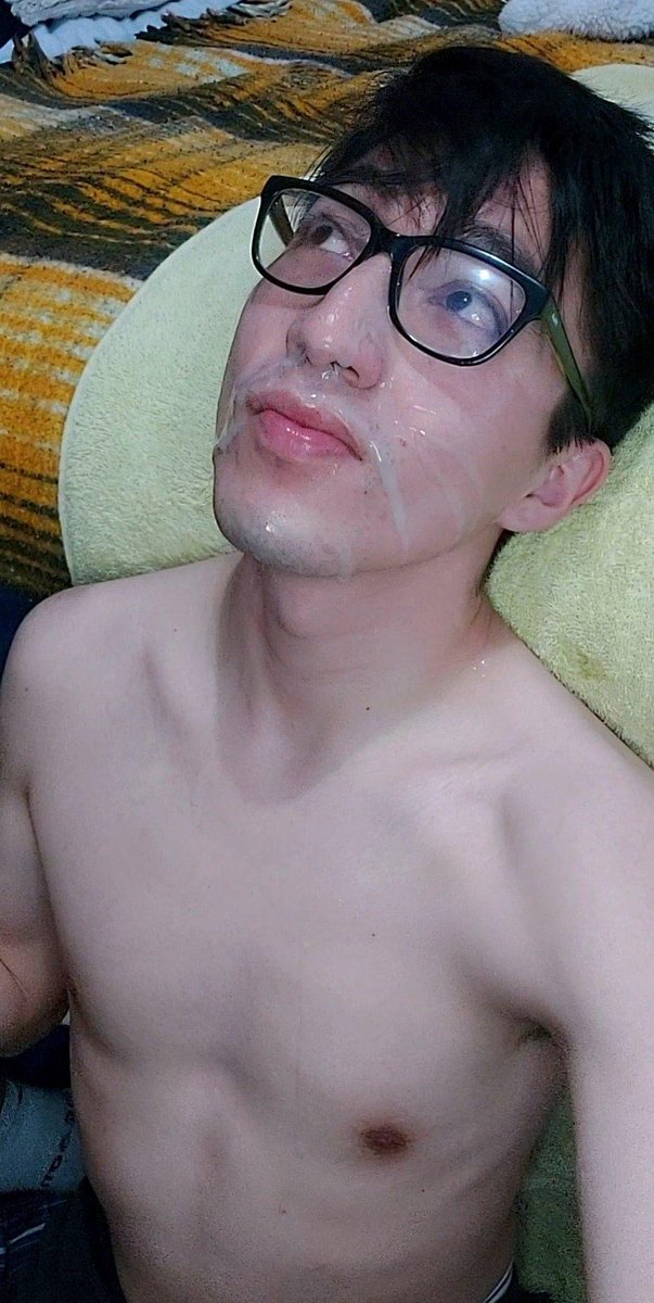 HeyDanielXXX's tweet photo. Amo que me llenen la carita con semen 😻

(2021, cuando era twink 😢) https://t.co/RA2Cj3nRJA
