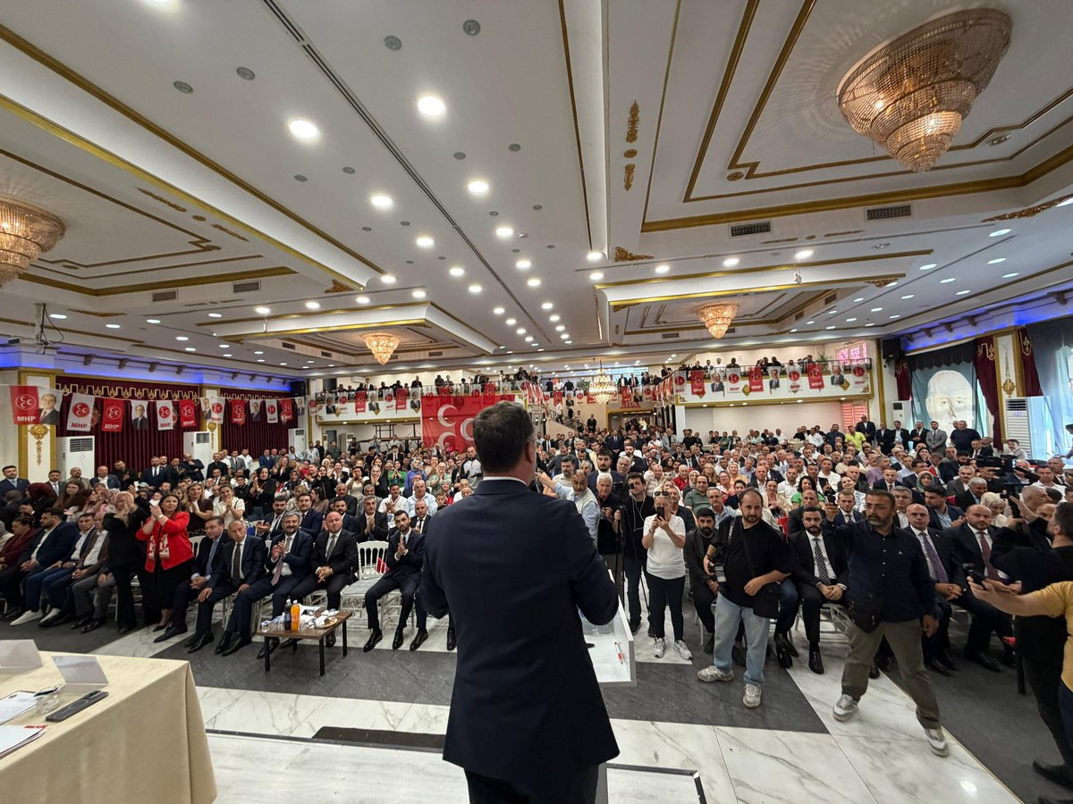 BBvolkanyilmaz's tweet photo. 14 Haziran 2026 tarihinin üçüncü ve son İlçe Kongresi için Silivri ilçemizdeydik.

Öncelikle hem siyasi hem de özel hayatımda farklı bir yeri olan Silivri'de bizleri çok büyük ilgi ve coşkuyla karşılayan hemşehrilerime teşekkürü borç bilirim.

Divan Başkanlığını üstlenen MHP MYK Üyesi Sn. Hayati Arkaz, Divan üyeleri MHP İstanbul İl Muhasibi Sn. Turgay Özbaş ve MHP İl Başkan Yardımcısı Sn. Filiz Değer'e kıymetli katkılarından dolayı teşekkür ederim. 

Kongre salonumuzu varlıklarıyla şereflendiren tüm dava arkadaşlarıma  şükranlarımı sunarım. 

Silivri İlçe kongremiz hayırlı, uğurlu olsun.