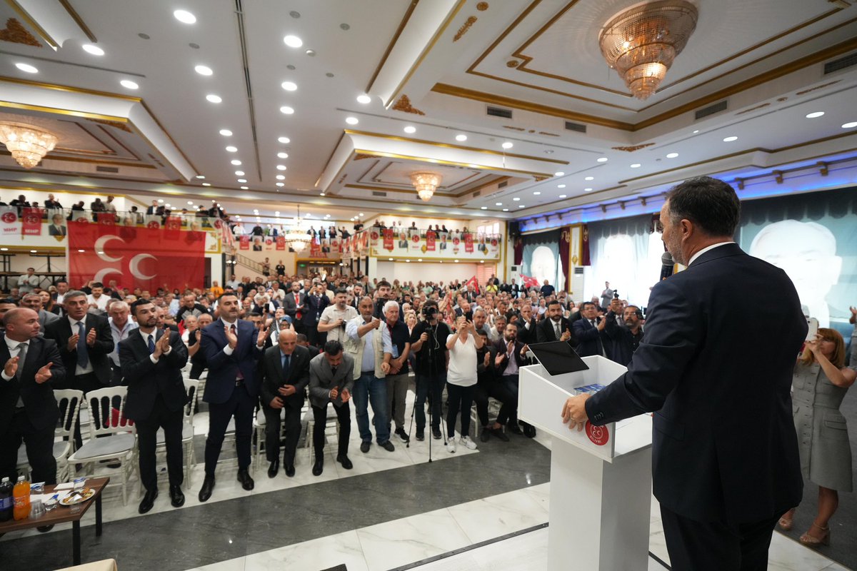 BBvolkanyilmaz's tweet photo. 14 Haziran 2026 tarihinin üçüncü ve son İlçe Kongresi için Silivri ilçemizdeydik.

Öncelikle hem siyasi hem de özel hayatımda farklı bir yeri olan Silivri'de bizleri çok büyük ilgi ve coşkuyla karşılayan hemşehrilerime teşekkürü borç bilirim.

Divan Başkanlığını üstlenen MHP MYK Üyesi Sn. Hayati Arkaz, Divan üyeleri MHP İstanbul İl Muhasibi Sn. Turgay Özbaş ve MHP İl Başkan Yardımcısı Sn. Filiz Değer'e kıymetli katkılarından dolayı teşekkür ederim. 

Kongre salonumuzu varlıklarıyla şereflendiren tüm dava arkadaşlarıma  şükranlarımı sunarım. 

Silivri İlçe kongremiz hayırlı, uğurlu olsun.