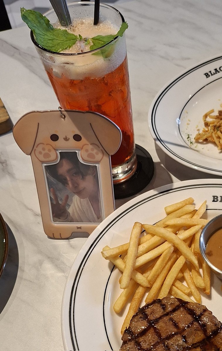 etheylia's tweet photo. 🍴 https://t.co/ojv0DJoCND