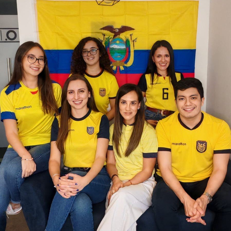 LoloMino's tweet photo. En el fútbol ⚽como en la justicia ⚖️, se defiende el juego limpio, la igualdad y la imparcialidad. Los valores de la democracia que desde @odj_ecuador promovemos, son los mismos que rigen en la cancha.

✨¡Vamos con todo mi #Ecuador!✨
🇪🇨♥️💪🏽 https://t.co/BvAtPttCif