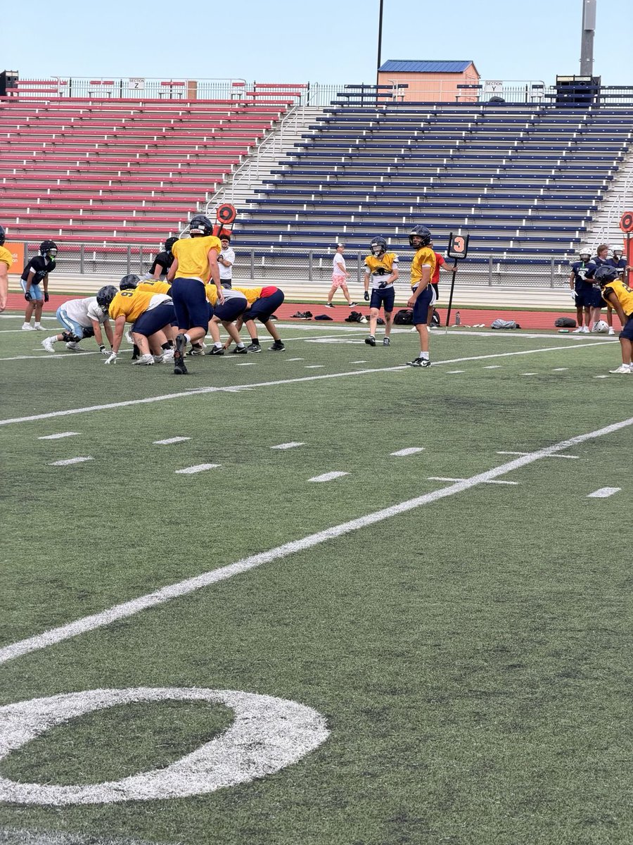 CoachDFrancis's tweet photo. Super proud of how our young men competed this weekend! Varsity and JV played some great competition at CSU-Pueblo and C-Team stayed home and played a great team in Cheyenne Central! Now we transition back into the weight room! 🏋🏾‍♂️🦅

#FPV #TriTownFootball https://t.co/IJg7G3knur