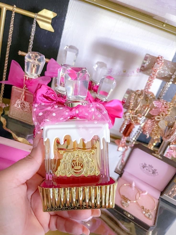 Babegub's tweet photo. หายาก‼️
แบ่งขาย Juicy Couture Viva La Juicy Sucre 🍰
กลิ่นแนววิปครีมวานิลลาอัลมอนด์นัวๆ หอมขนมจุกๆ วันไหนอยากทำตัวน่ากินก็ฉีดตัวนี้ไปโฉบเฉี่ยวได้เลย แซ่บ
2ml 116
5ml 180
10ml 270

#น้ำหอม #รีวิวน้ำหอม #น้ำหอมแบ่งขาย #ส่งต่อคสอ #น้ำหอมเทสเตอร์ #ใช้ดีบอกต่อ #น้ำหอมแท้ #ส่งต่อน้ำหอม https://t.co/IzYHq1nFc5