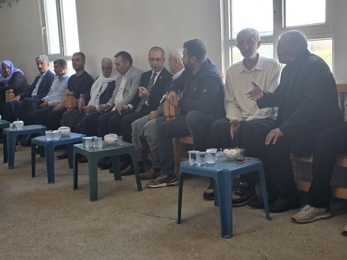 aksiverek's tweet photo. İslam İşbirliği Teşkilatı Parlamentolar Birliği Başkanı ve Şanlıurfa Milletvekilimiz Abdurrahim Dusak, İlçe Başkanımız Cengiz Özeyranoğlu ve teşkilat mensuplarımızla birlikte, Parti Genel Sekreterimiz Serhat Ökten’in kıymetli ninesinin vefatı dolayısıyla taziye ziyaretinde bulunduk.

Merhumeye Allah’tan rahmet, başta Serhat Ökten ve ailesi olmak üzere tüm yakınlarına sabır ve başsağlığı diliyoruz. Rabbim mekânını cennet eylesin.

@RTErdogan @Akparti 
@mustafademir @tugbaisikercan 
@abuyukgumus  @avyusufibis   @ProfDrDusak @milhamigunbegi @SbrKnk @Cengizozeyran82 @bucakalimurat82  @slhcbn0950