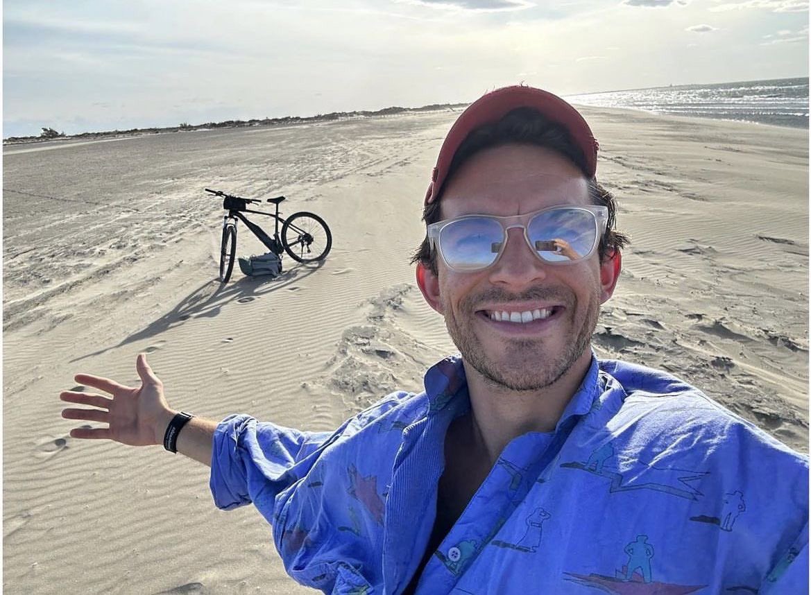 badpostjbailey's tweet photo. my favorite biker https://t.co/vtIs37X2Yn