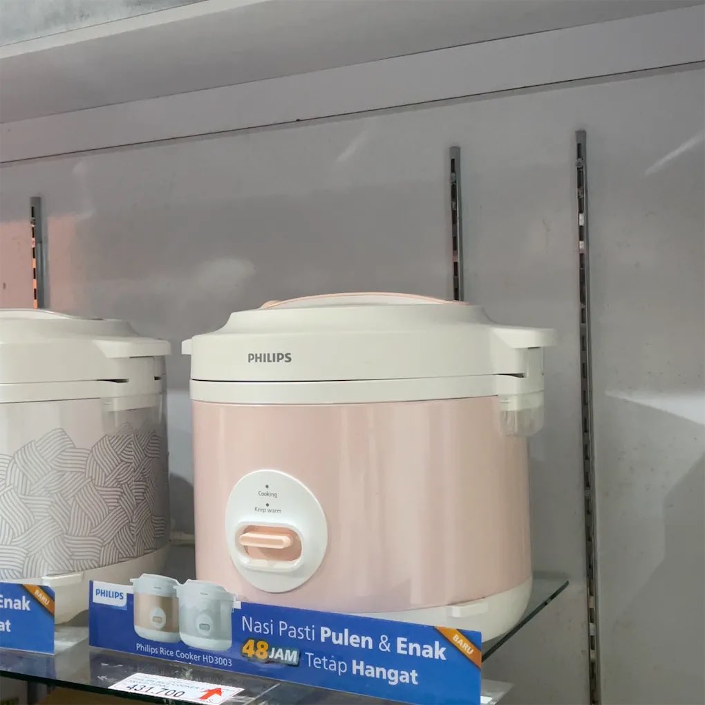 ningningtekkim's tweet photo. mama aku excited bgt guis beli beli perlengkapan kost enih.. semua serba pink katanya “barang kamu tuh udah pink semua sampe ketanda itu punya kamu” gitu 😭 https://t.co/GYaeXhUBIC