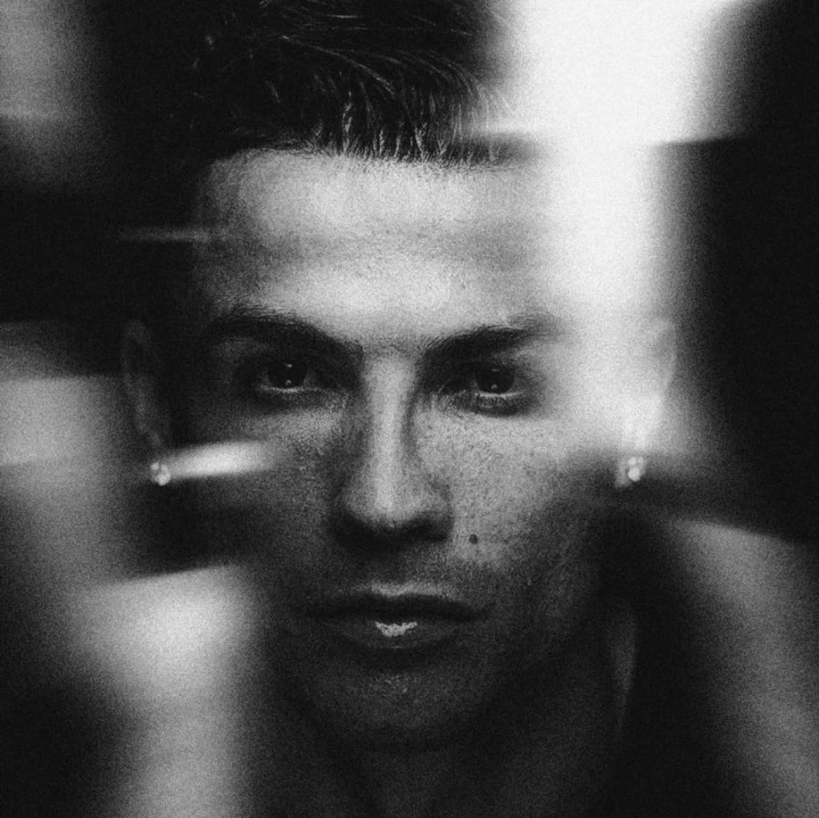 Almajz3's tweet photo. Ronaldo’s photos Aesthetic as usual https://t.co/IKEh21sbzz