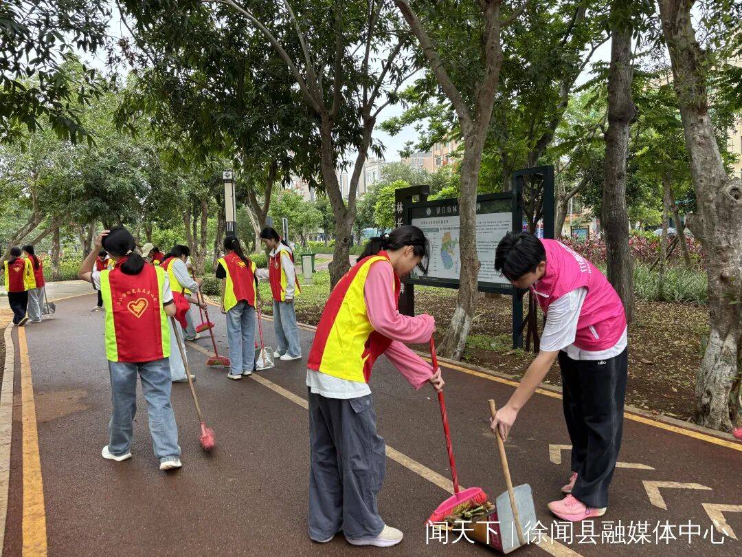 dacrystal33's tweet photo. Just finished 4 hours of community park cleanup—collecting 12 bags of litter with my awesome volunteer team! Grateful to contribute to a cleaner, greener neighborhood today https://t.co/QjCqKIRbi0