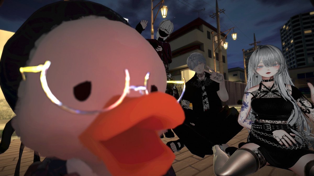 aoba1027's tweet photo. 一同「かわいいー！」

すのあ「でも赤いから焼き鳥だね」

find「え…？」
#アヒルさん生きて
#ケンタッキーに負けるな
#後でこの鳥絶対食う https://t.co/TGi1E2uTvH