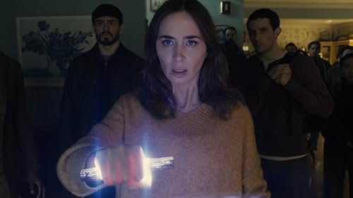 Philippe2244's tweet photo. Après être allé voir le film de Spielberg « Disclosure Day », je me livre ici à un exercice d’analyse et d’opinion devenu très courant sur les réseaux en seulement quelques jours…

Pour ne pas spoiler ce film je vais simplement exprimer ce qu’il révèle à mes yeux, sans dire à travers quels personnages ou scènes. Tout d’abord, la principale divulgation apparaît à l‘évidence comme celle de la présence extraterrestre et le fait qu’elle ait été masquée depuis 79 ans (1947 : année du crash de Roswell et de la création de la CIA).

Pourtant, ce n’est pas selon moi le message principal du film. Si cela n’avait été que cela il m’aurait déplu. 
Aucune preuve n’accompagne d’ailleurs ce film, mais seulement et comme par synchronicité le fait qu’il paraisse dans la période de juin 2026 où une authentique divulgation a bien lieu : elle se fait par le biais des déclassifications rendues publiques via le département américain de la défense, auxquelles s’ajoutent plusieurs témoignages d’officiels crédibles sur la récupération de vaisseaux et leur rétroingéniérie, comme ceux de David Grush ou de l’ancien ministre brésilien.

Tout cela peut déjà paraître énorme pour certains mais ce n’est pas l’essentiel. Cela peut aussi être rejeté par d’autres car les preuves sont absentes. Toutefois, à ce propos je dois rappeler que la preuve est un peu comme la voiture balai de la science, car elle n’arrive que lorsque le nouveau paradigme est accepté par la conscience collective. Preuve et croyance sont ainsi beaucoup plus liées qu’on le pense : elles cimentent un paradigme, et ne diffèrent que par leurs côtés respectivement mental et émotionnel.

Je pense plutôt que le message essentiel du film s’adresse à un public très large mais qui ne pourra l’intégrer qu’au niveau subconscient, car ce qu’il implique doit d’abord changer totalement notre paradigme, ou vision de la réalité. Ce processus d’intégration est facilité par le film, car au niveau subtil, profond et symbolique où il agit, même un rejet initial pourrait laisser place à une transformation consciente et positive à terme et c’est de ce point de vue qu’il me semble être une réussite.

Pour comprendre ce point de vue, il faut voir Disclosure Day comme un thriller de science-fiction qui va bien au-delà d’une simple histoire d’extraterrestres : Il explore en effet comment la divulgation ou révélation d’une présence non-humaine transforme la perception de soi, de la réalité et de la spiritualité humaine.

Les points clés du film sont en effet à mon sens les suivants :
- La projection de conscience (ou vision à distance et bilocation)
- L’action de la conscience à travers les métamatériaux
- La différenciation entre langage et pensée
- La guidance de la connexion intuitive
- Le rôle psychopompe des animaux
- Le sens spirituel des abductions

Ces six points clés agissent comme différentes facettes du même message fondamental délivré par le film et qui concerne l’éveil spirituel de l’humanité. Car tous conduisent inévitablement à un rejet du matérialisme à travers une évidente dissociation entre les capacités du cerveau et celles de la conscience. Et même s’il n’est pas question de l’âme dans le film, elle se ressent à travers la connexion « transcendante » vécue par les deux principaux acteurs.

Contrairement à ce que j’ai pu lire parfois sur les réseaux, je ne vois d’ailleurs aucune incompatibilité entre le message du film et celui des religions, sauf éventuellement pour ceux qui resteraient attachés à des préceptes ayant déformé l’origine de leur religion en imposant des règles à respecter ou en accordant un privilège aux humains de notre planète ou à certains d’entre eux : « Non, Dieu n’est pas celui de la terre ». Via ce rappel le film resitue au contraire la religion dans un contexte universel, et à l’encontre d’affirmations que j’ai vu passer sur les réseaux, le christianisme n’a aucunement à souffrir de cette divulgation.

On pourrait d’ailleurs dire plus généralement que l’affirmation selon laquelle l’humanité pourrait souffrir de la divulgation à cause du chaos que cela produirait est une excuse qui a bon dos et qui cache autre chose… que je ne développerai pas ici.

Je pourrais aller plus loin en développant les six points que j’ai cités, mais ce serait au risque de trop dévoiler, aussi je vais me contenter de faire là-dessus des liens instructifs :

- Les projections ou bilocations de la conscience dans le film sont héritées de façon évidente des expériences de vision à distance ou sorties hors du corps de l’Institut Monroe que la CIA a longuement étudiées,
- Le métamatériau activateur de ces facultés, parmi d’autres encore plus impressionnantes, peut être relié aux technologies de navigation par la conscience qui utilisent notamment les propriétés quantiques des cristaux.
- La guidance intuitive bien représentée dans le film, ainsi que les différentes formes physiques que peut prendre le langage pour communiquer la même pensée, montrent bien la nécessité de dissocier le langage et la pensée, laquelle existe à un niveau non verbal plus fondamental et vibratoire (ou télépathique).
- Le rôle des animaux dans le film me fait penser à mon propre vécu sur leur capacité à ramener une information issue d’une âme dont nous sommes déconnectés.
- La façon dont les abductions sont délicatement interprétées dans le film, en dissonance avec les interprétations extrêmes qui en souvent faites, tantôt horribles tantôt divines, pointe vers une compréhension qui se situe dans le juste milieu.

Alors évidemment, tout cela reste loin de la science ou de ce que les scientifiques peuvent accepter, mais il importe de rappeler que les preuves réclamées le sont par un mental qui veut toujours maintenir une croyance à laquelle il est attaché, alors même qu’il lui est impossible d’accéder à une vérité autre que relative, comme pour les IA, à cause du cadre imposé par le mental ou de son contexte implicite. La vérité, ou ce qui est réel, étant plutôt de l’ordre de l’expérience vécue ou du ressenti intuitif, tant que la science académique se cantonnera au rôle de voiture balai qui via sa méthode oblige les scientifiques à rester en bas de l’échelle de la connaissance, elle lui échappera et nous resteront de grands naïfs face à la réalité objective. La bonne nouvelle étant que nous allons enfin sortir progressivement de cette enfance de la raison, grâce à de multiples prises de conscience permises entre autres par ce film et les déclassifications qui l’accompagnent.

A retenir : les OVNI ne sont pas seulement des machines, mais des catalyseurs d’éveil spirituel ou de la conscience non locale, comme Jacques Vallée et bien d’autres l’avaient pressenti. Le film initie le grand public à ces idées sans être un documentaire pouvant être classé de conspirationniste, sauf par quelques idiots du village français. Ces idées sont concrétisées via l’empathie, le trauma des expérienceurs et l’unité possible avec une conscience élargie. C’est beaucoup plus subtil et humaniste que beaucoup de thrillers ufologiques.

Bien que le sens du merveilleux y soit moins présent, je retrouve  finalement le Spielberg que j’ai adoré dans « Rencontres du 3ème type », lequel reste pour moi son meilleur film et chef d’œuvre en attendant que des éléments supplémentaires à venir ou une possible suite (qui s’impose) puisse véritablement le détrôner.