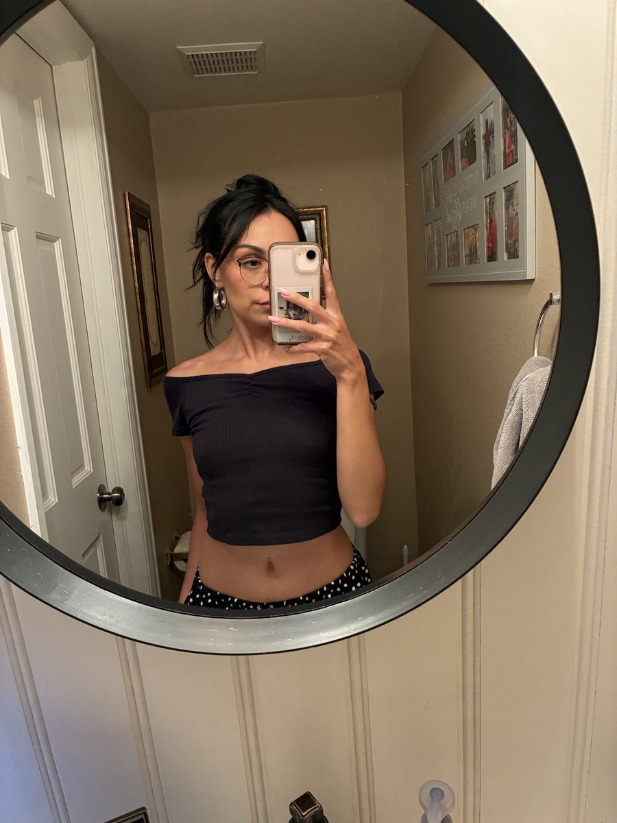 moonmilk_'s tweet photo. me 🤝🏽 mirror pics https://t.co/y8fG1MRdFJ