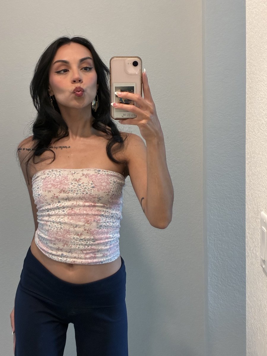 moonmilk_'s tweet photo. me 🤝🏽 mirror pics https://t.co/y8fG1MRdFJ