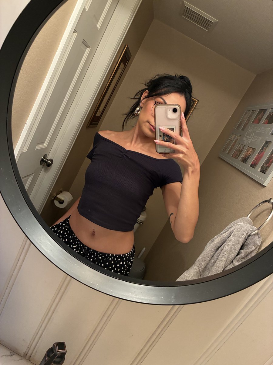 moonmilk_'s tweet photo. me 🤝🏽 mirror pics https://t.co/y8fG1MRdFJ