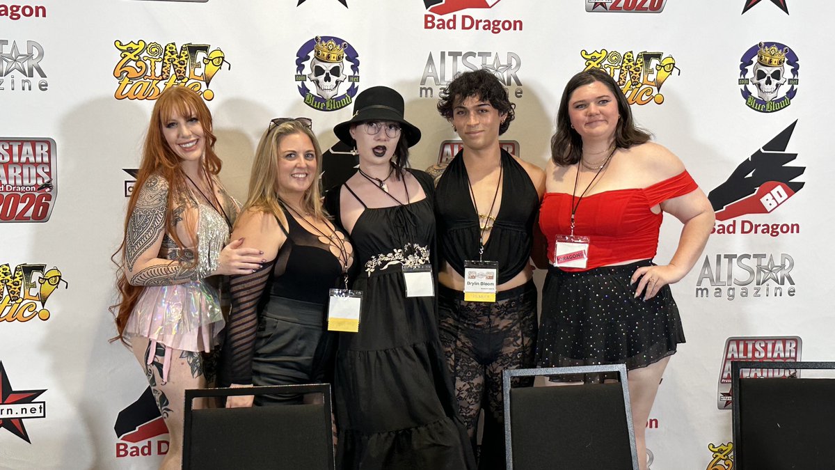 Ceelcee_'s tweet photo. Hey look! It’s my face! 🥰 I had such a wonderful time speaking on the Stretching for Big Toys panel at the @AltPornNet conference with some incredible size queens!! Thank you 💕 https://t.co/6KS4CeIOkL