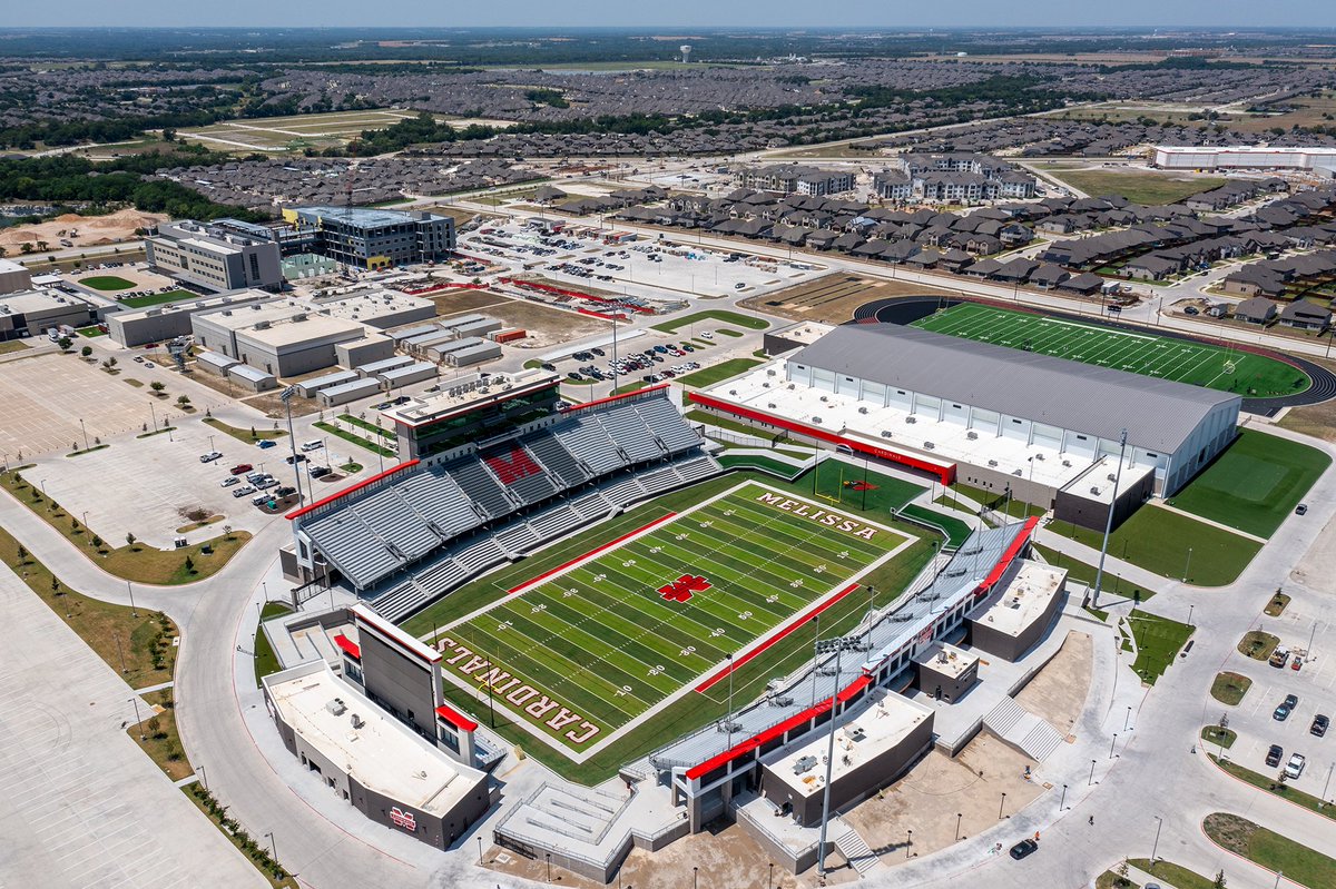 UDontLikeSupes's tweet photo. @Rhoyt20 @noza_0911 Tiny ass stadium https://t.co/QMBEsrIKOP
